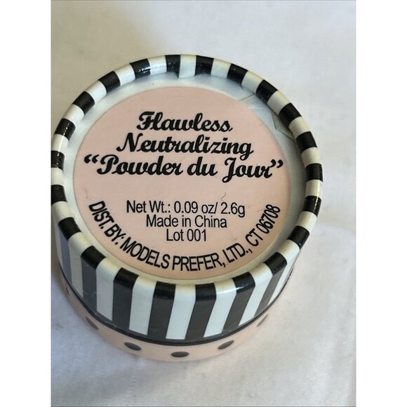 Models prefer flawless neutralizing powder du jour 0.09 oz minimizes imperfectio - Picture 3 of 7